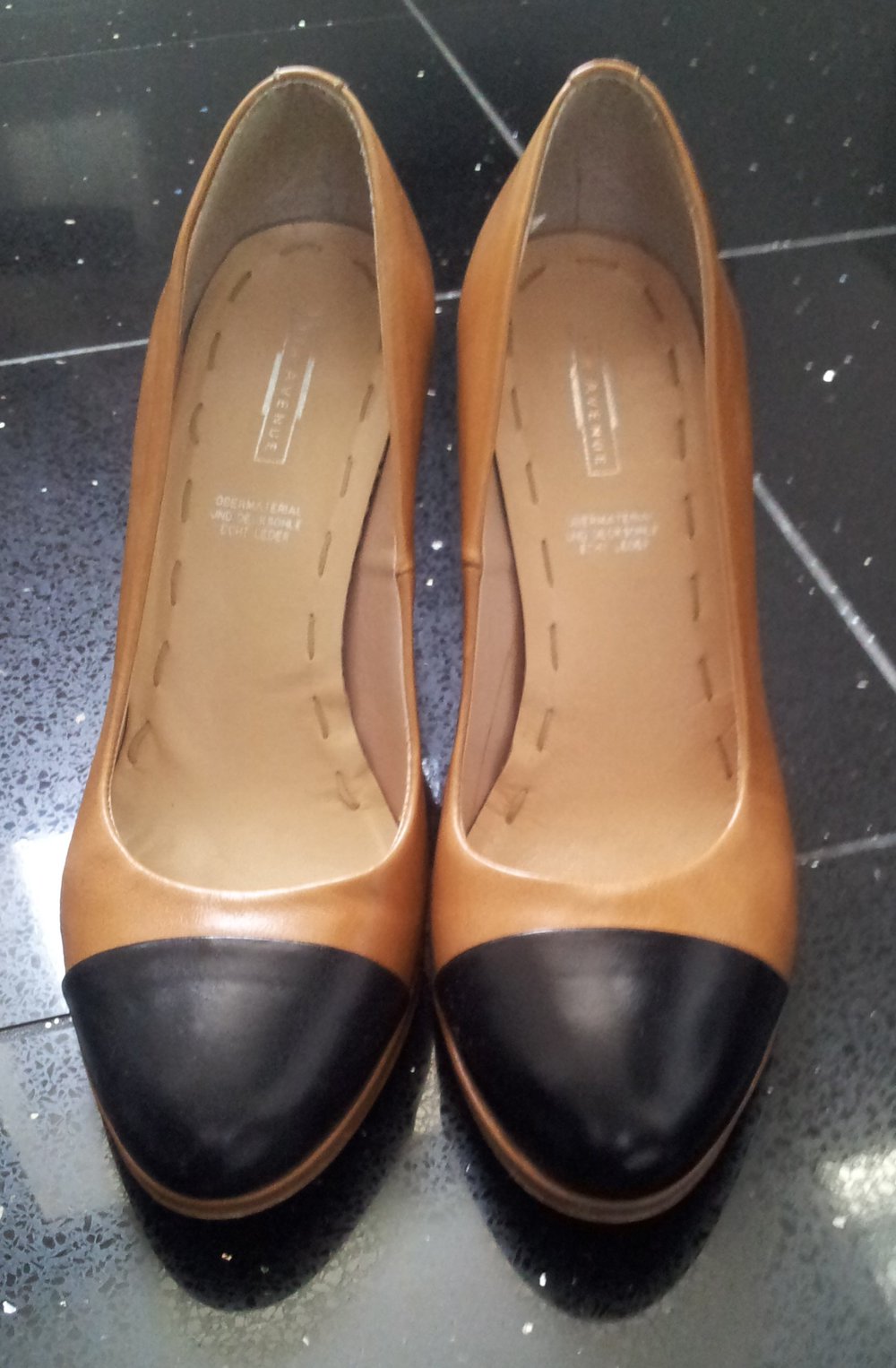 Elegante schöne Pumps Double-Tone, zweifarbig Größe 39 5th Avenue Plateau