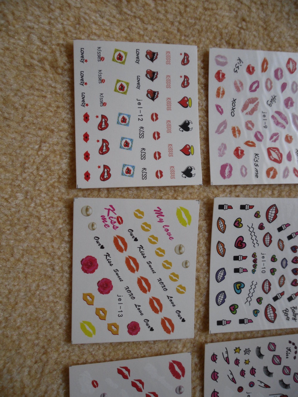 Wassertransfer Nagelsticker Kussmund retro