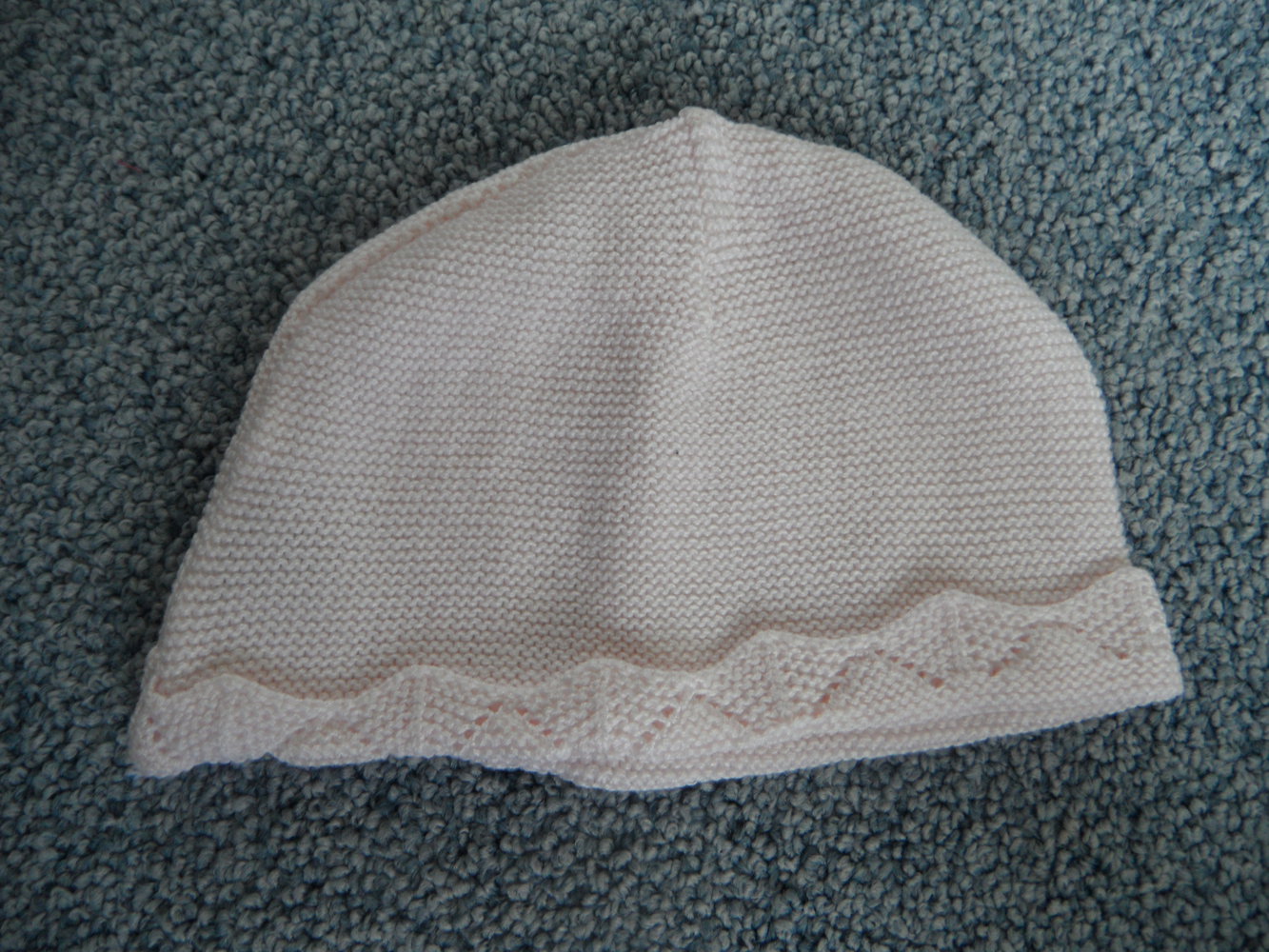 süße Strickmütze aus dünnem Garn Italien