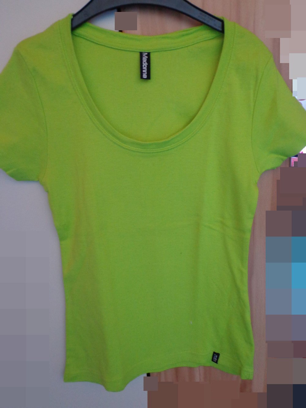 grünes T-Shirt