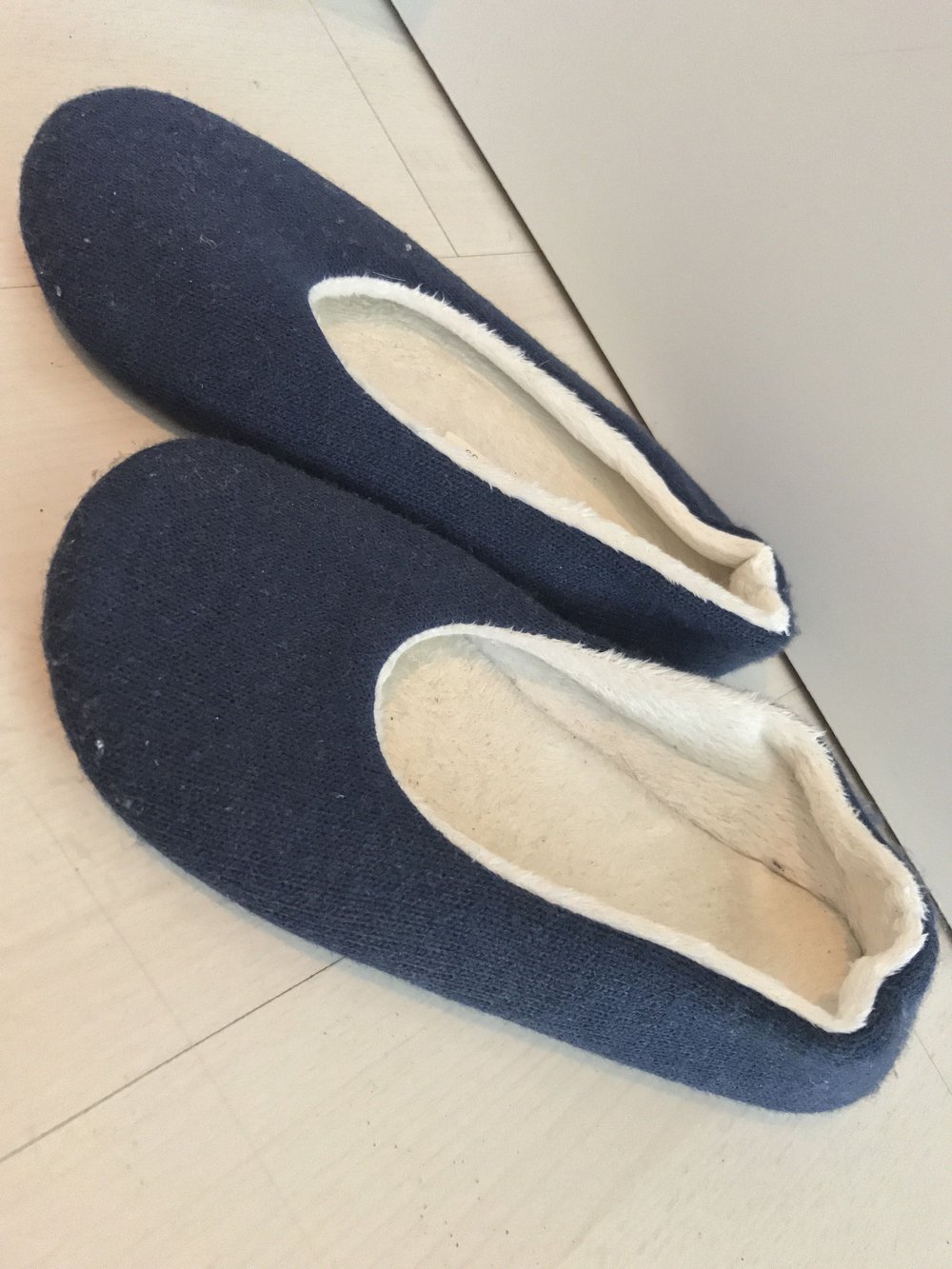 verkaufe flauschige Hausschuhe