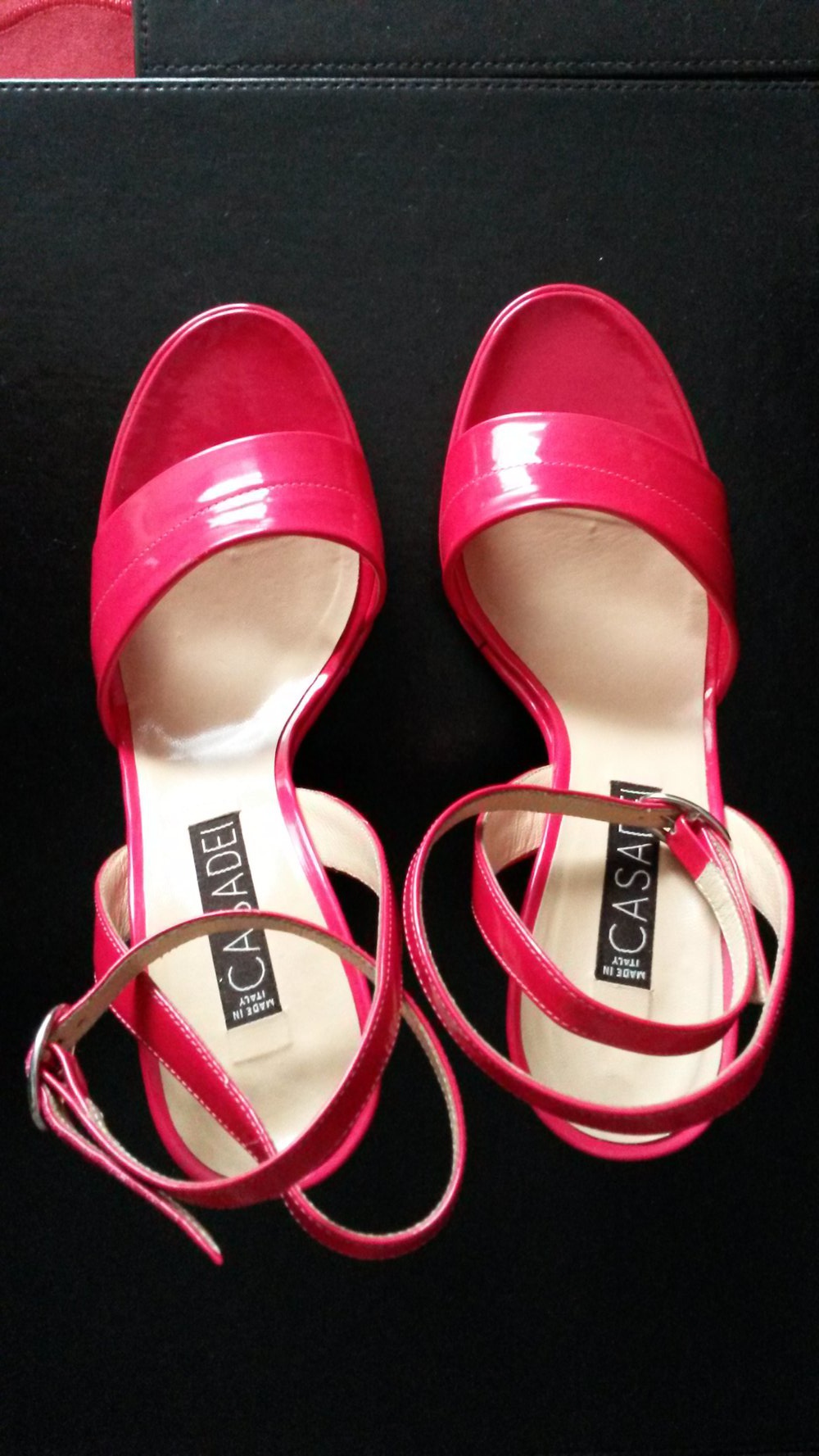 4.  Neuwertige Ledersandaletten von Casadei (Italien), Gr. 38,5