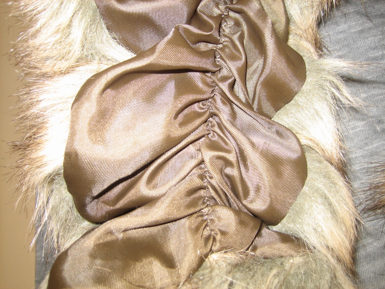 Kuschelweicher, hochwertiger Kunstfell-Schal, absolut ungetragen - tolle Geschenkidee!