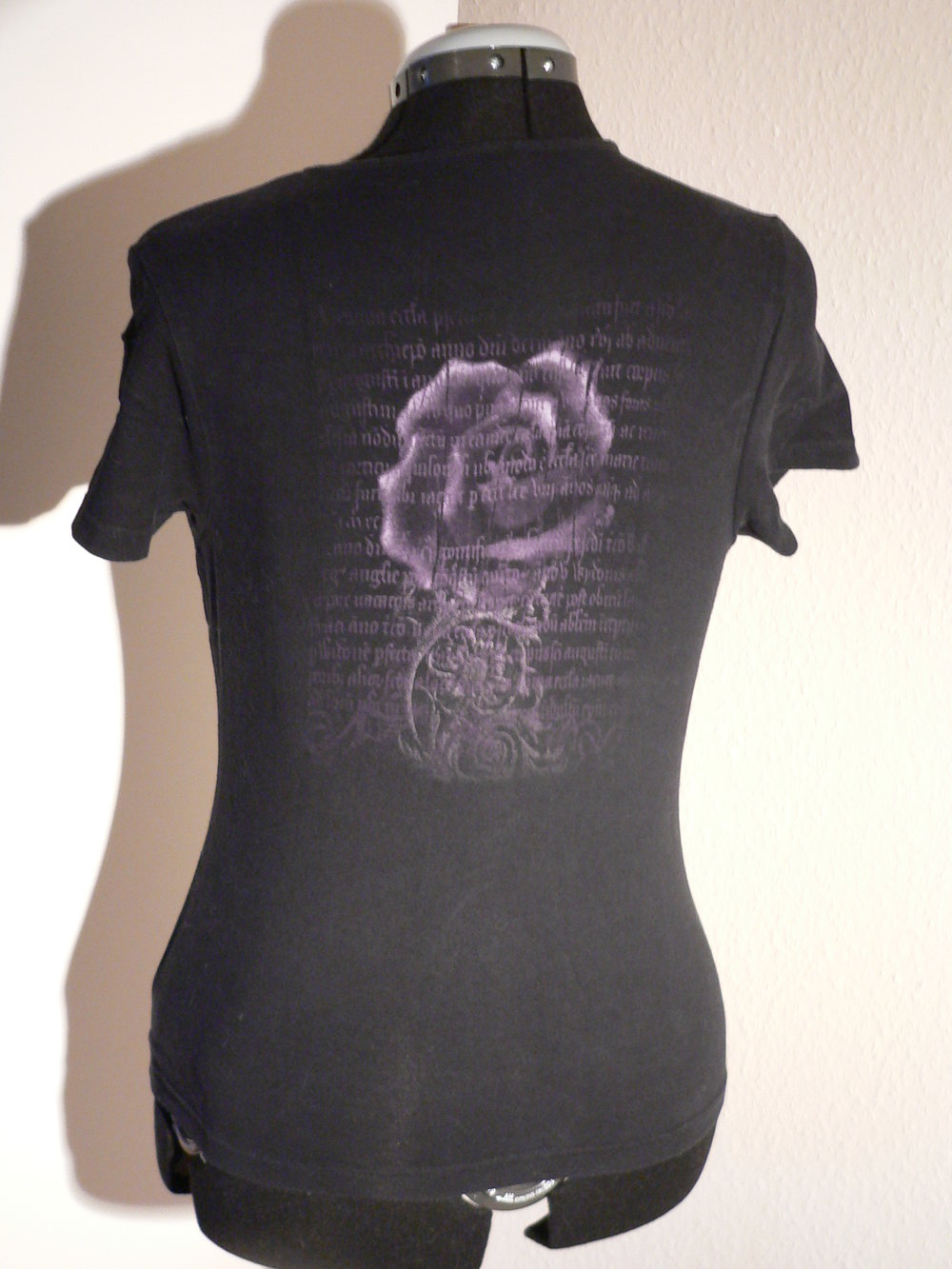 beidseitig bedrucktes T-Shirt von Alchemy Gothic