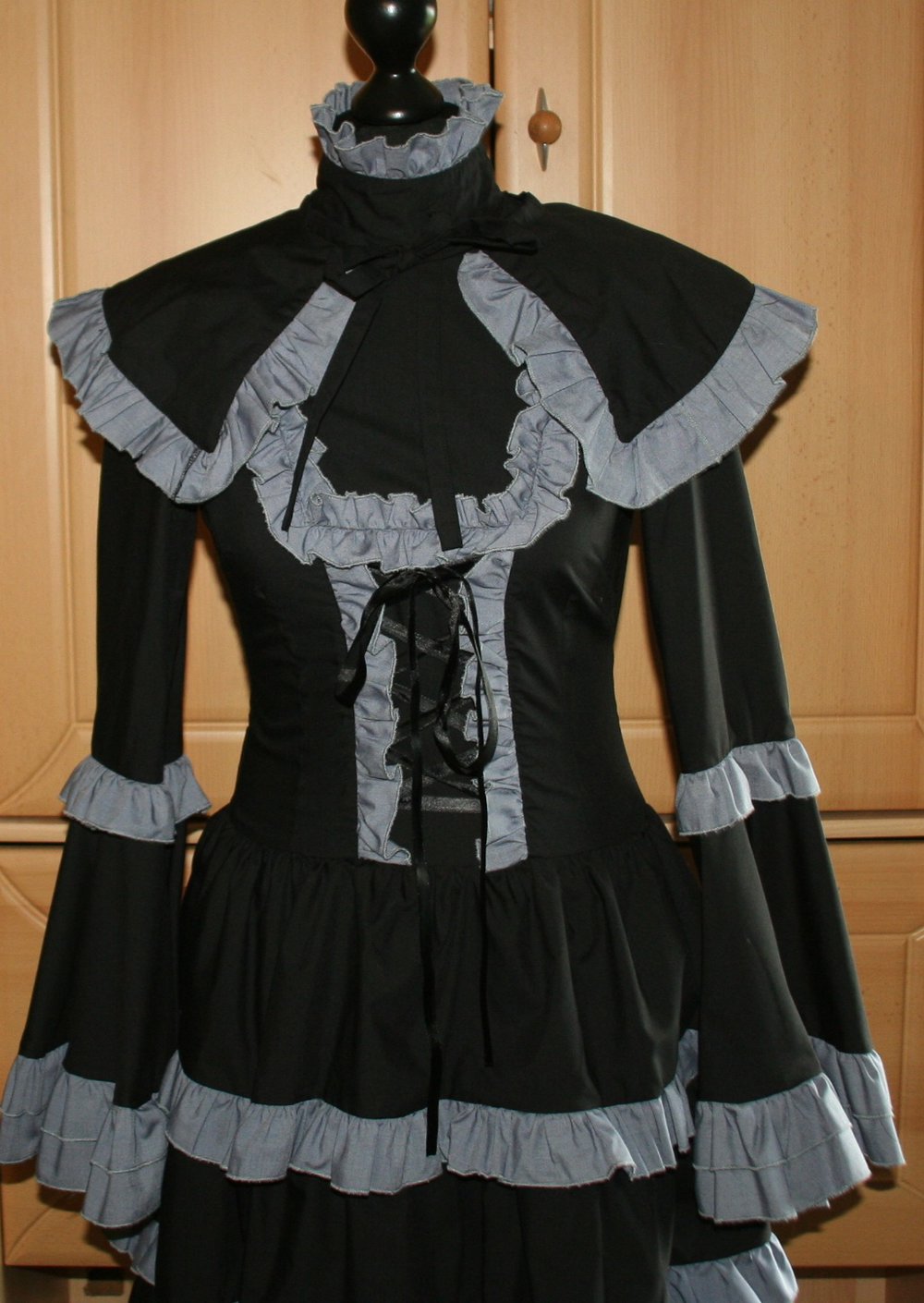 Lolita Cosplay Kleid empire Stil Visual Kei schwarz grau Gr. 36 /S