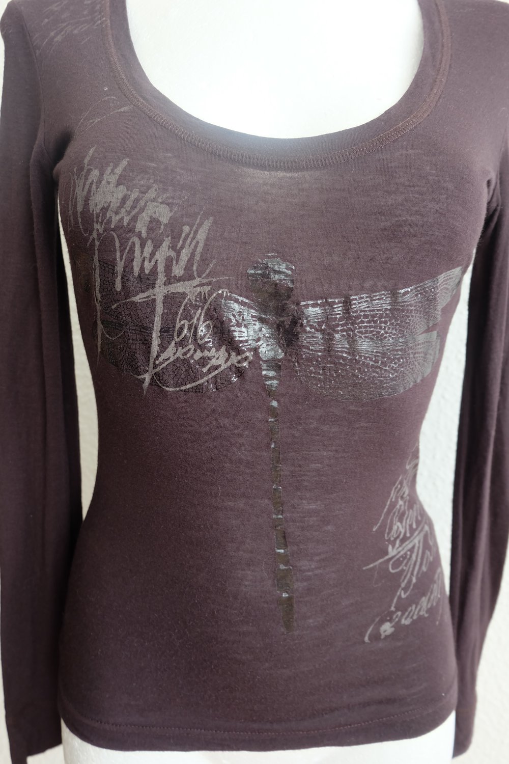 Shirt Viskose & Wolle, figurbetont, braun Schwarz mit Libellen Druck, 