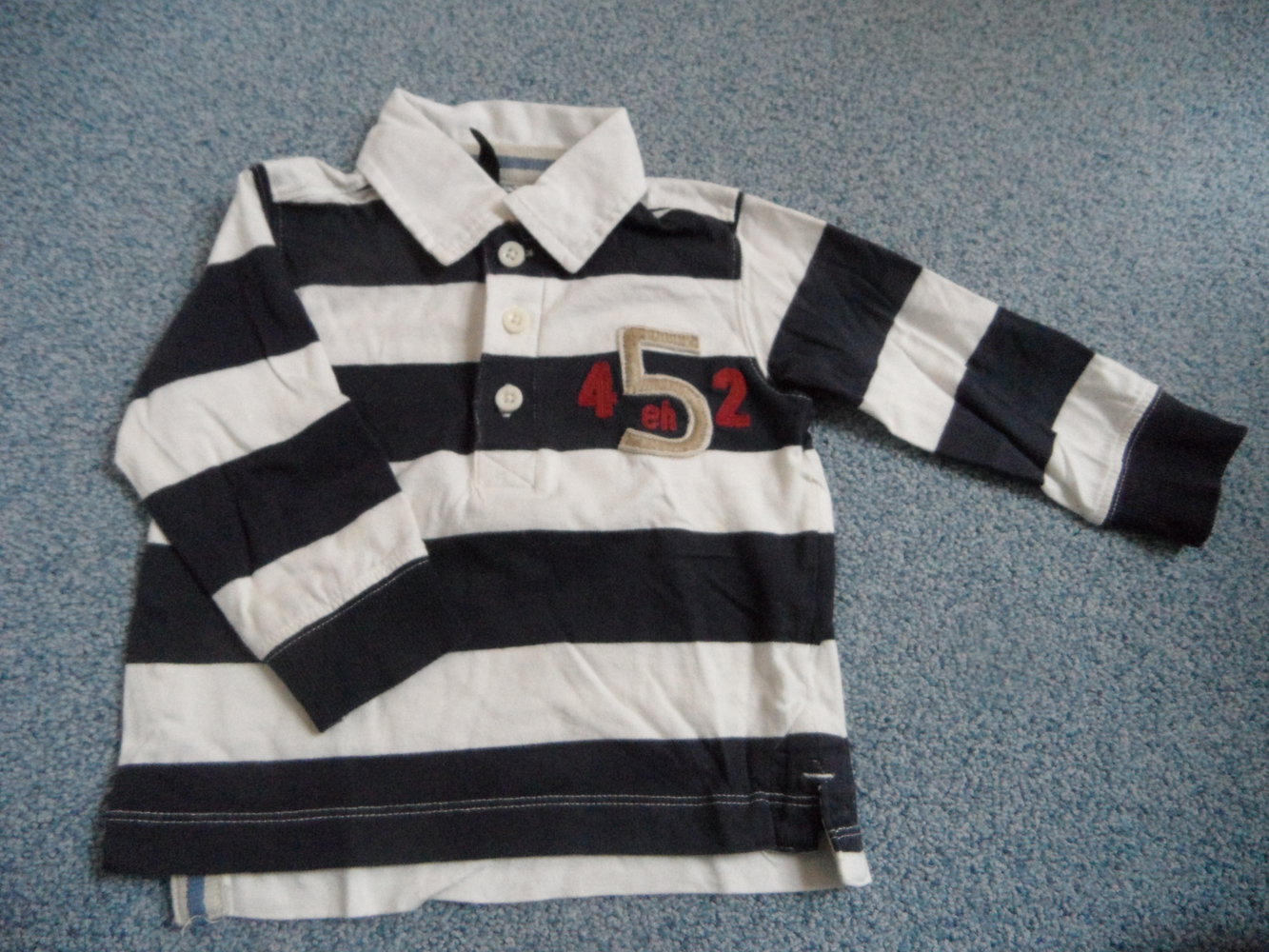 Benetton schickes Poloshirt mit tollen Details