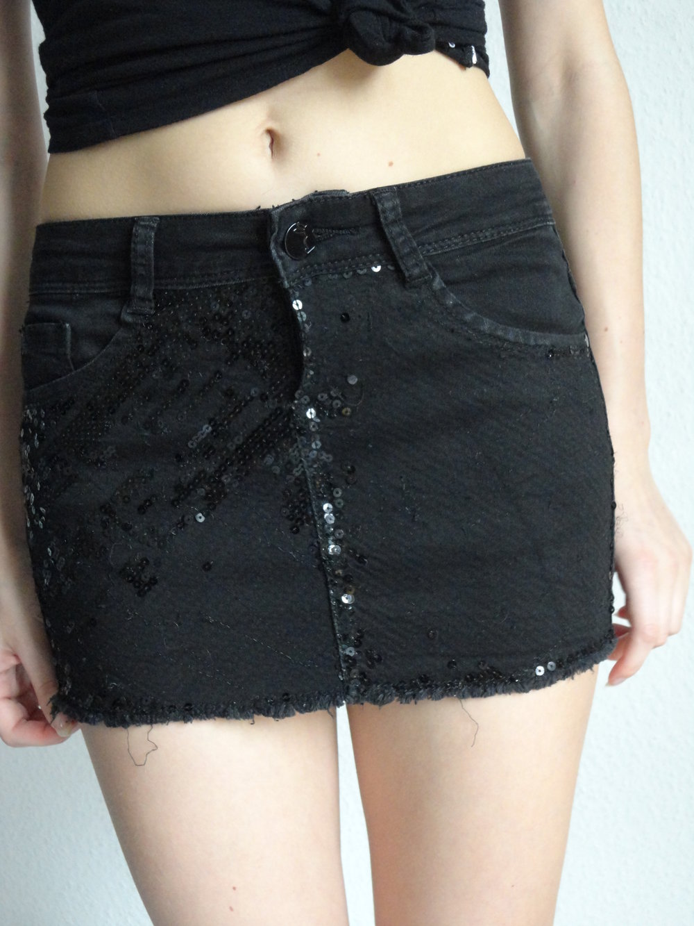 Schwarzer Jeansrock mit Pailletten