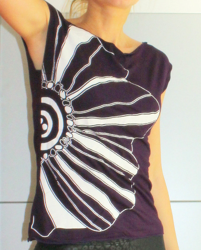 schönes Oberteil / Top / T-shirt mit Aufdruck in lila