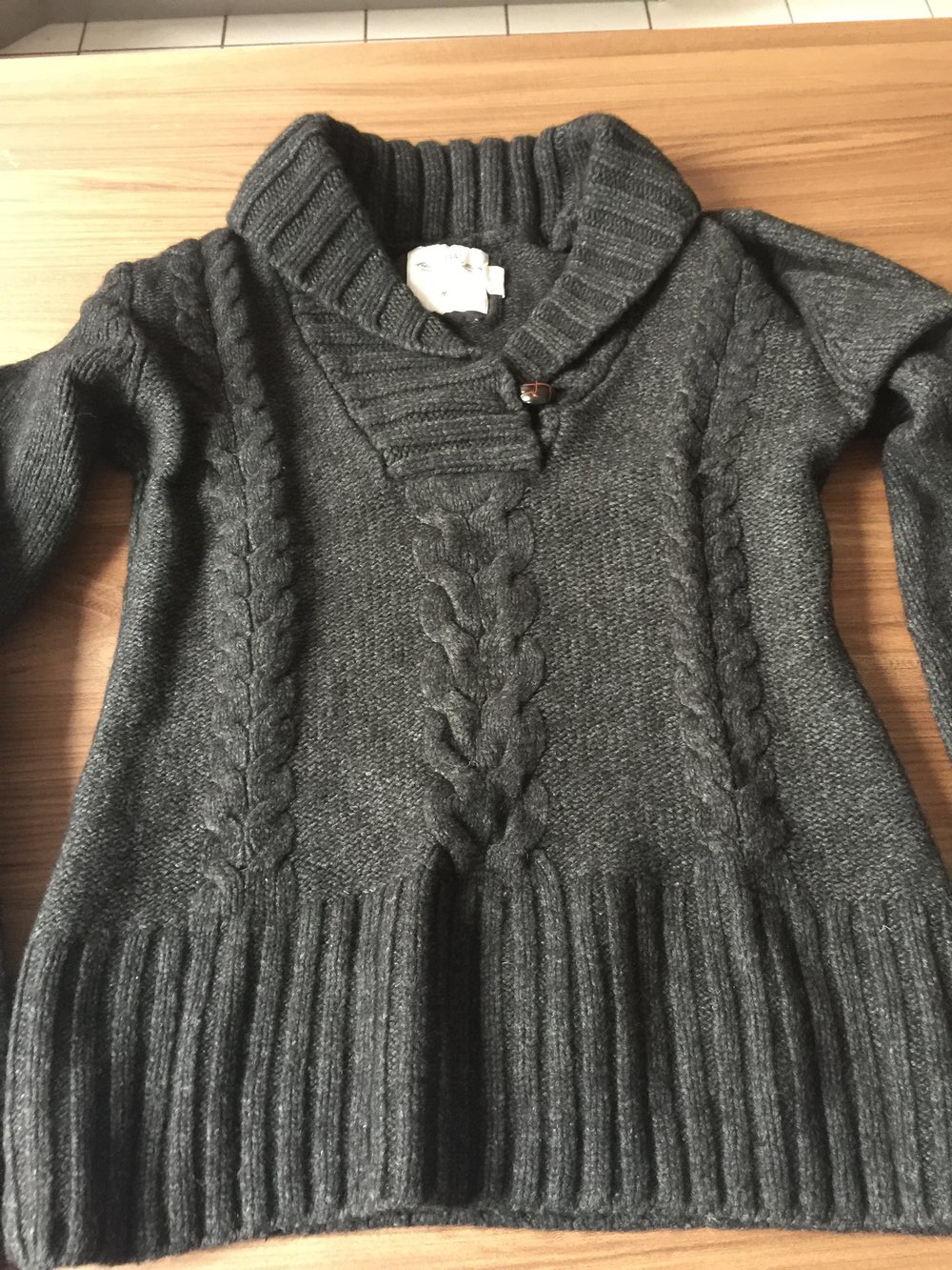 Warmer Pulli mit Zopfmuster und Schalkragen