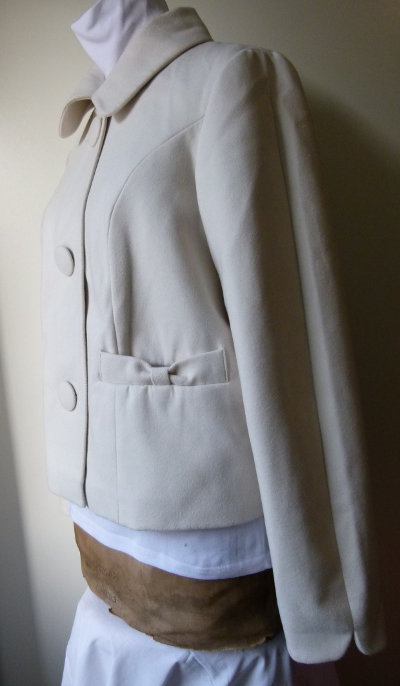 Kurze Jacke, creme weiß nude, mit Schleifen und süßen Details, Romantisch Mori Vintage Retro Lagenlook Herbst Winter