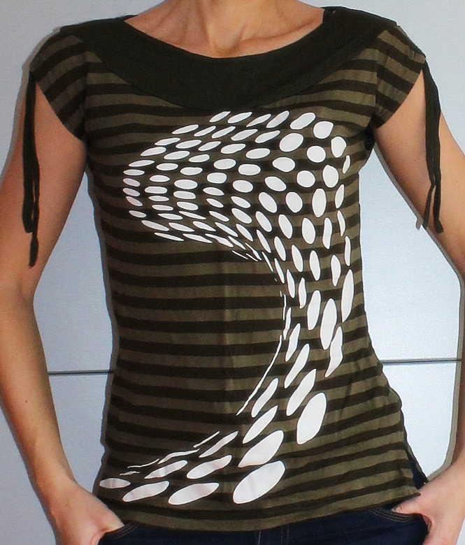 schönes Oberteil / Top / T-shirt in khaki