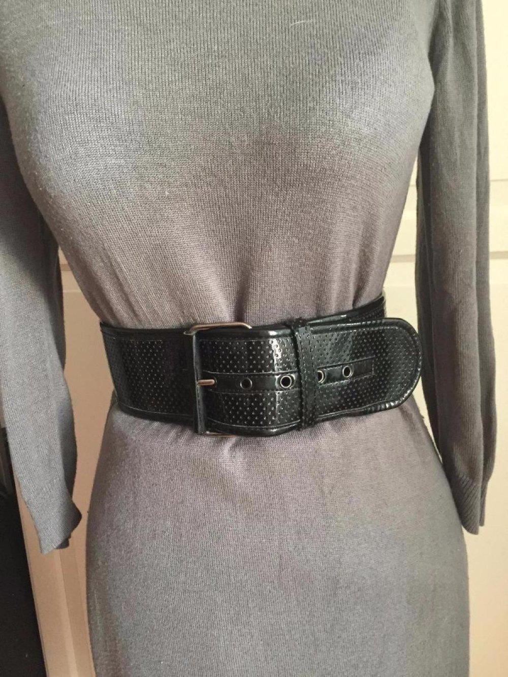 Breiter Gürtel aus Lack 80s 90s Style