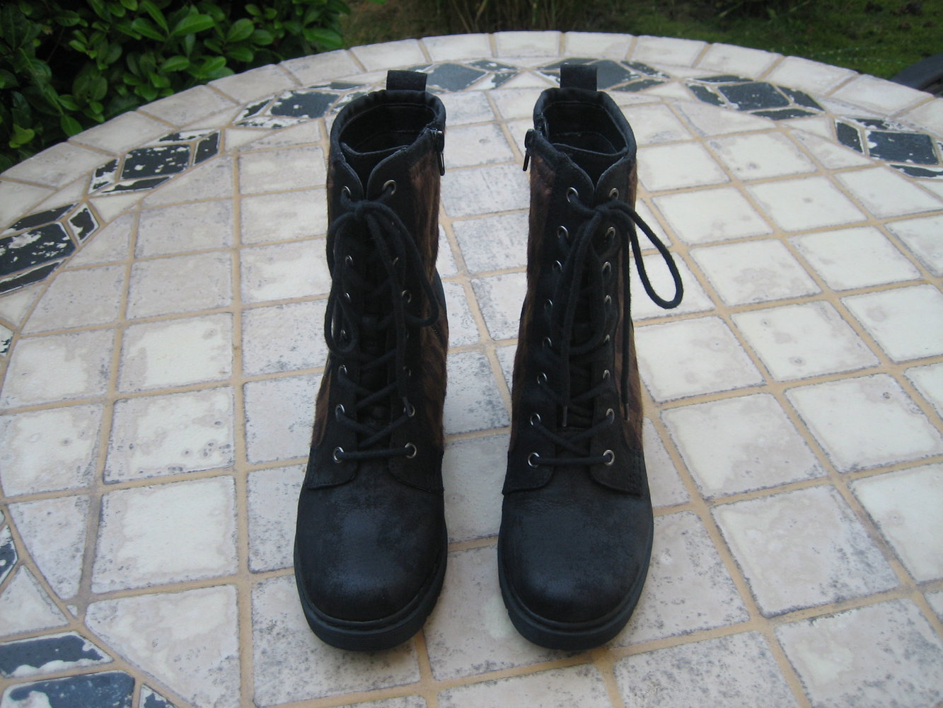 Stylische Stiefeletten Gr. 40 neuwertig,  trendig - mit Kunstfell-Einsatz!