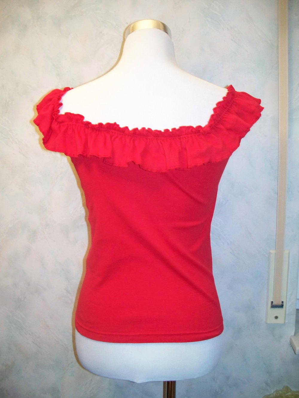 Top Shirt rot schulterfrei off-shoulder mit Rüschen im Boho-Style Gr. 34/ 36