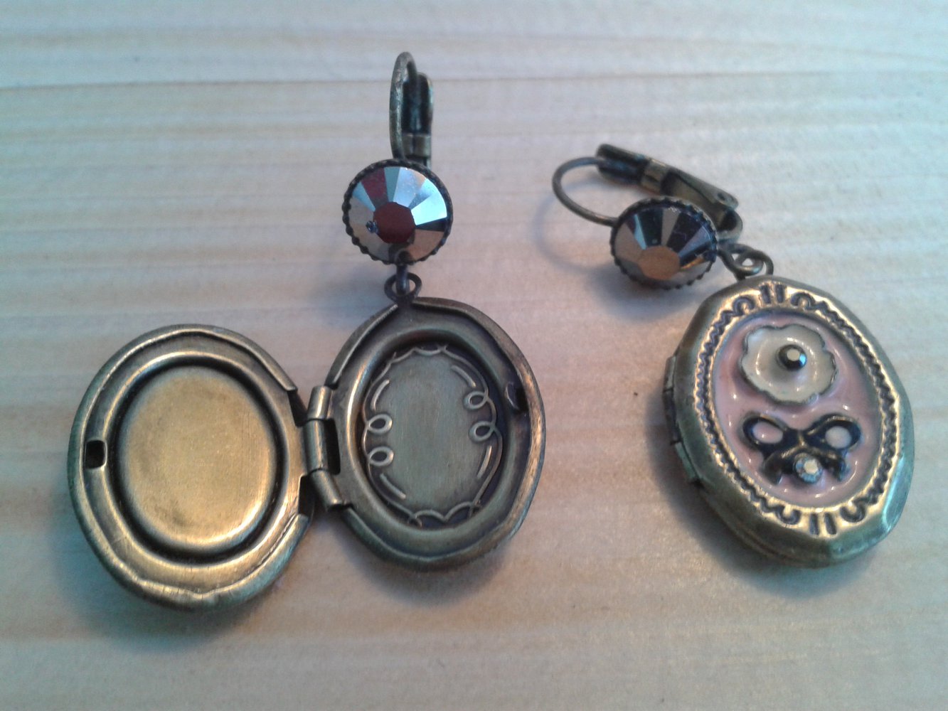 KONPLOTT süße Medaillon-Ohrringe