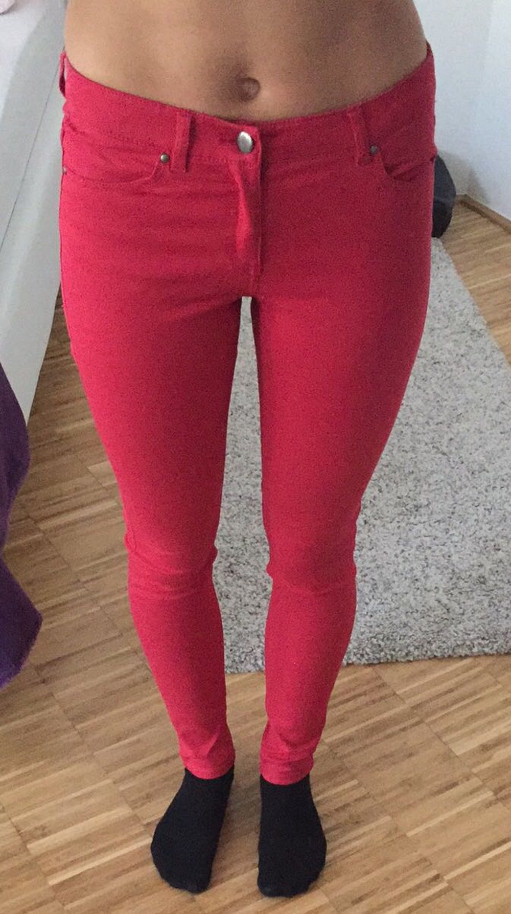 Rote enge Röhrenjeans/jeggins