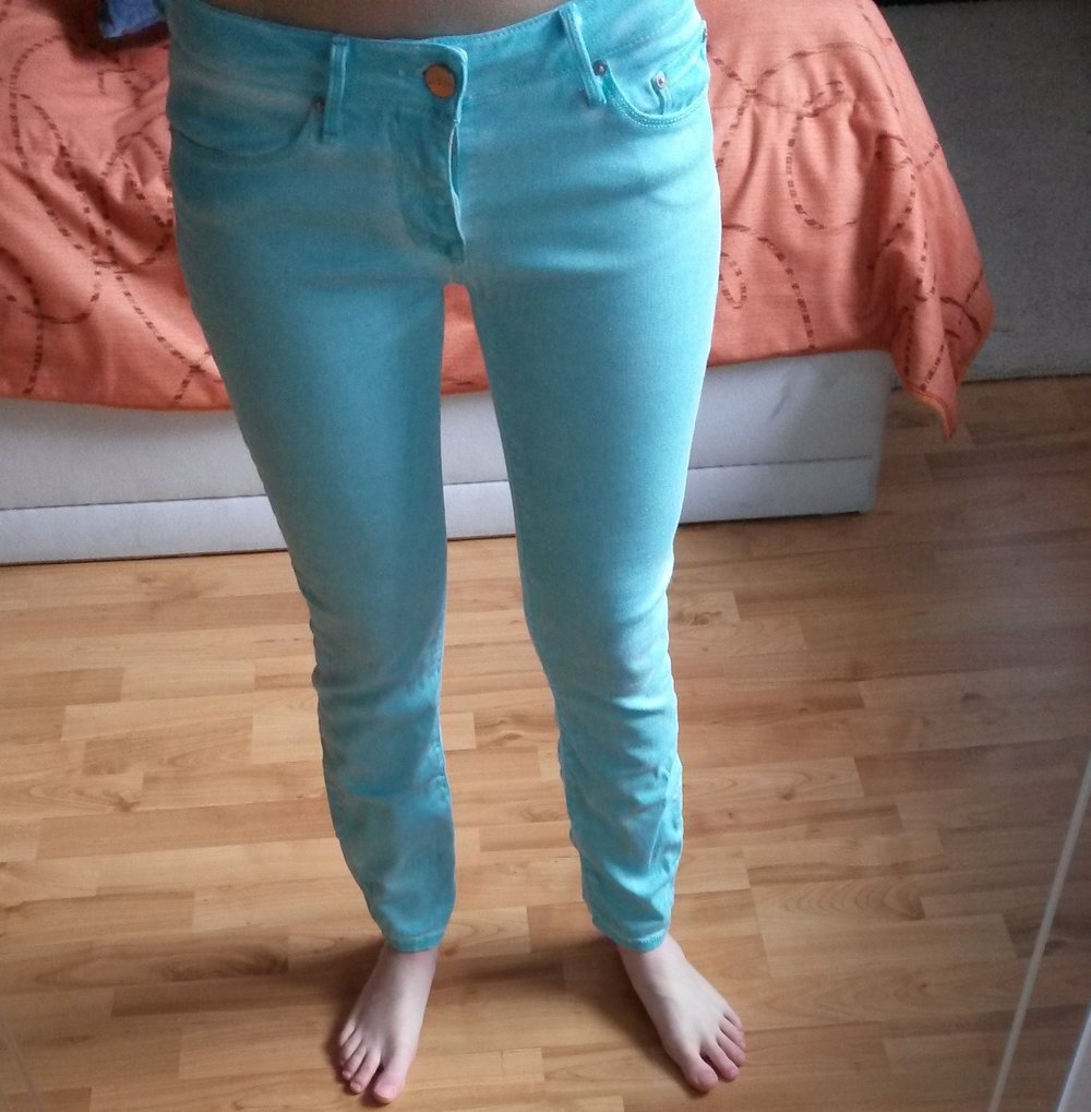 Jeans in türkis Gr. 34