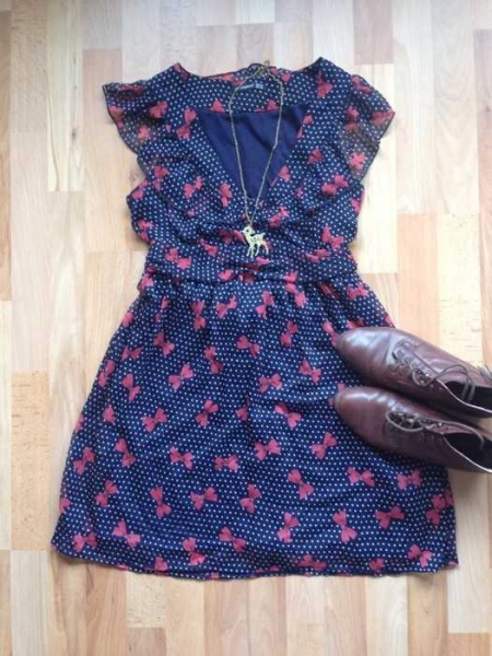 Kleid mit Schleifen und Punkten blau im Vintage Look