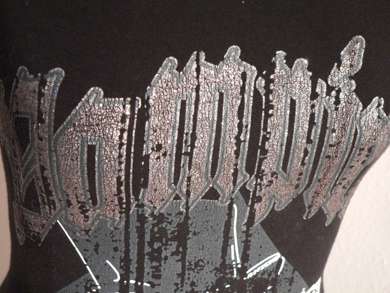 T-Shirt von FishBone mit Glitzer-Druck