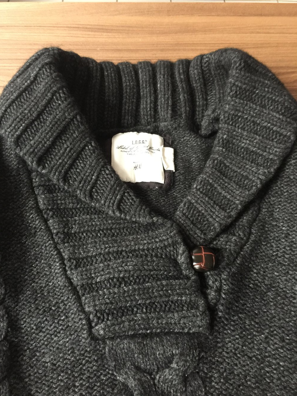 Warmer Pulli mit Zopfmuster und Schalkragen