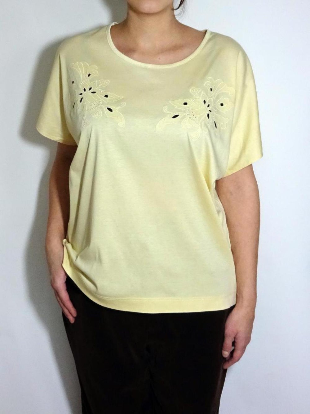 Pastellgelbes Oversized Shirt Lochmuster Cut-Outs Gr. 40 Gr. 42 Gr. M Gr. 40/42