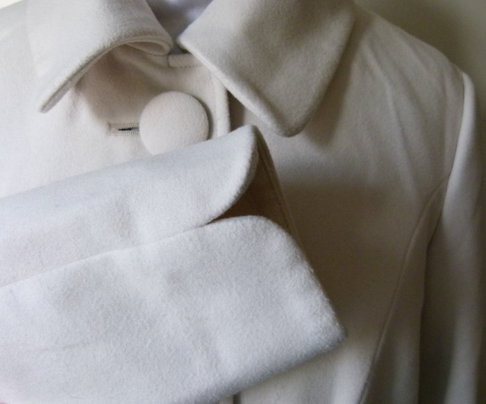 Kurze Jacke, creme weiß nude, mit Schleifen und süßen Details, Romantisch Mori Vintage Retro Lagenlook Herbst Winter