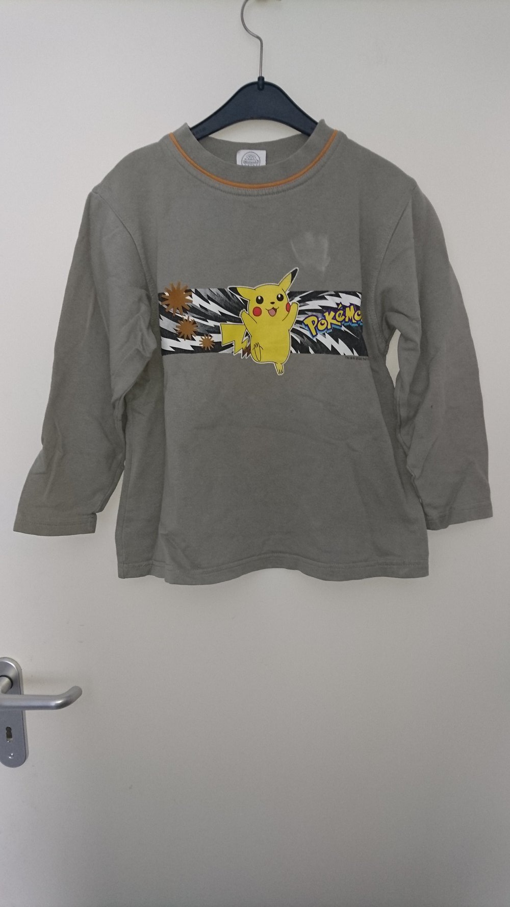 Grauer Pikachu - Pullover 