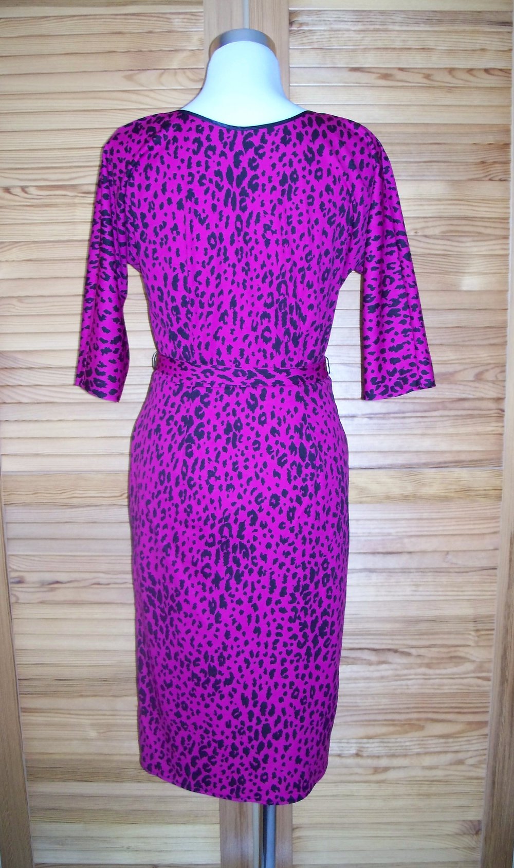 VINTAGE// Knielanges 80er-Kleid mit Leo-Muster pink/ schwarz Gr. 36/ 38