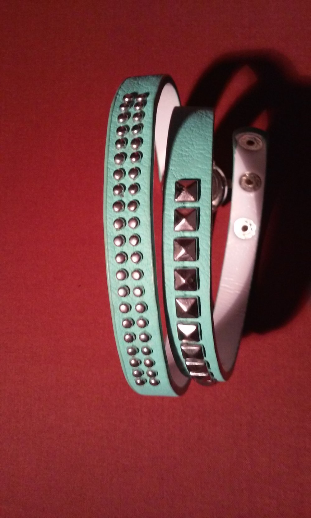 Damen Armband Uhr (Batterie voll) Lindgrün Strass/Nieten (mit Schutzfolie auf dem Ziffernblatt)