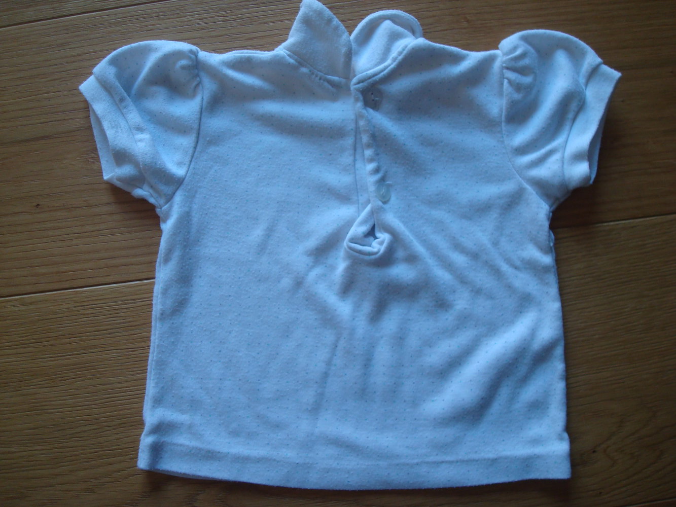 T-Shirt mit Kragen und Punkten Gr. 74