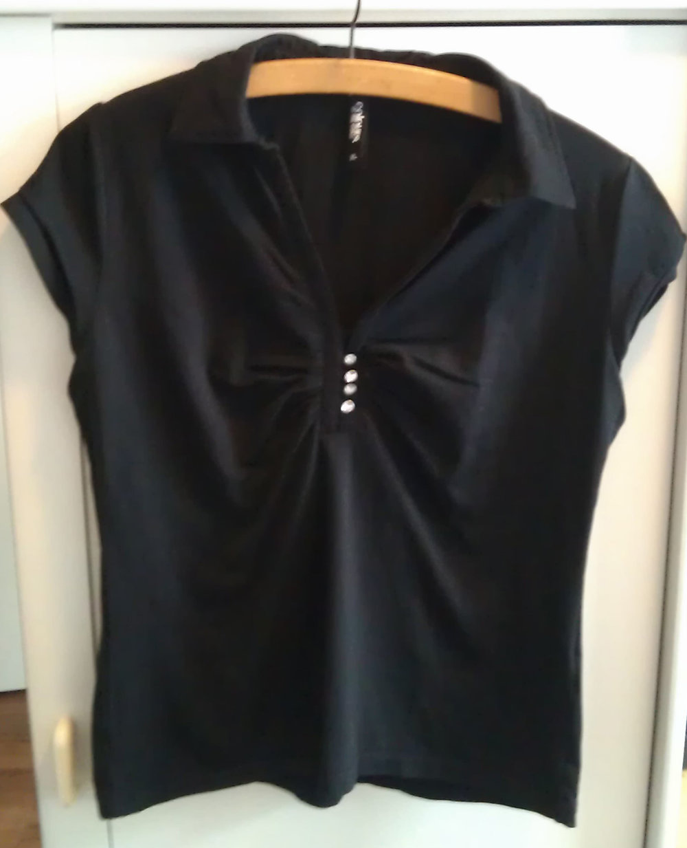 Elegante schwarze Bluse mit Strasssteinen 42/44