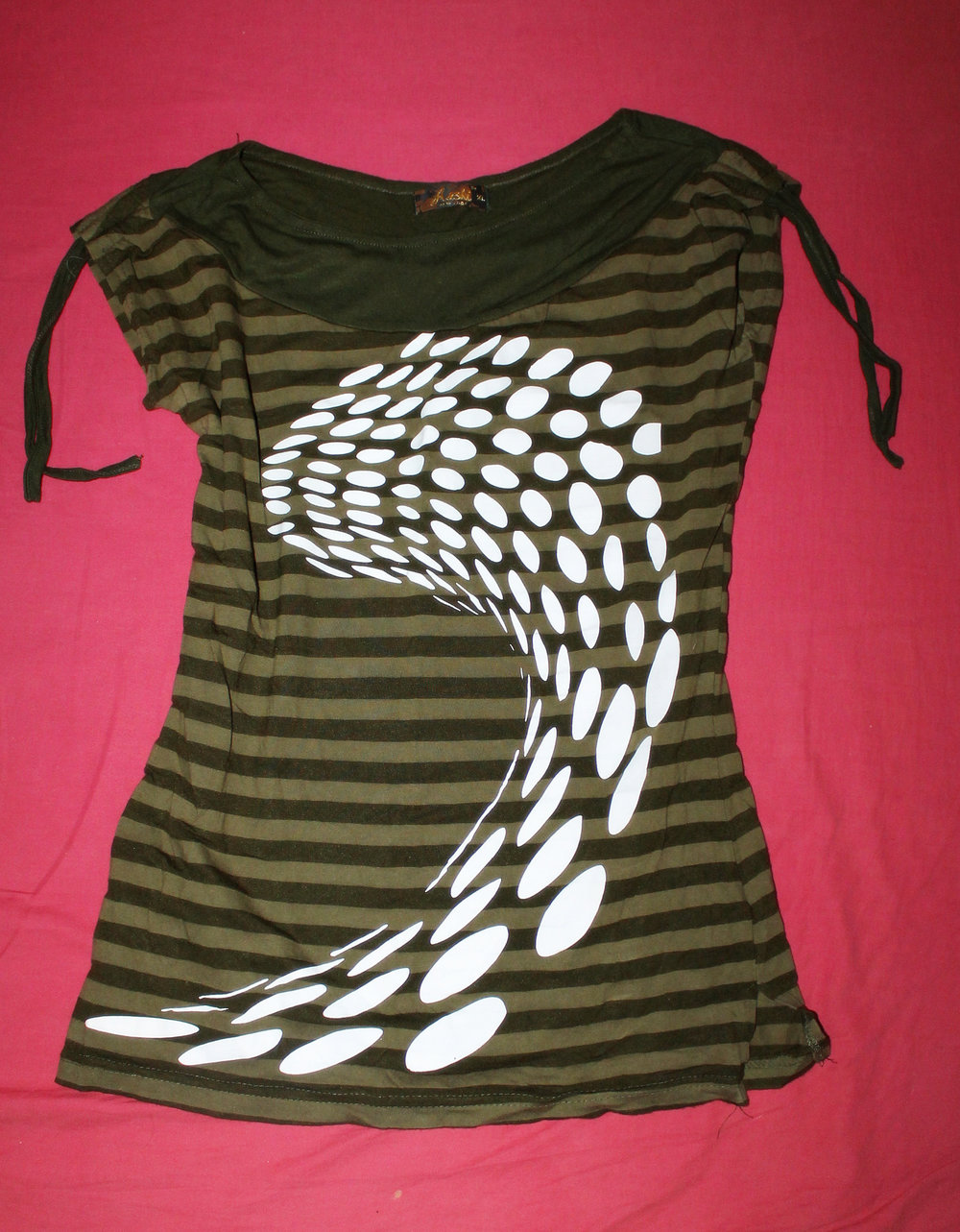 schönes Oberteil / Top / T-shirt in khaki