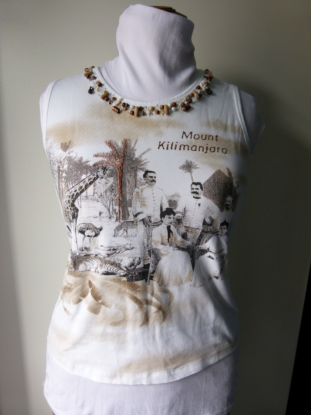 Top mit Vintage-Motiv und Perlen Verzierung, weiß braun sepia, Boho Mori Sommer Goa Festival