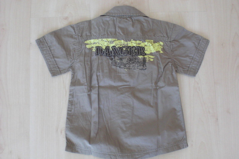 khaki farbenes kurzarm Hemd Gr. 104 neuw