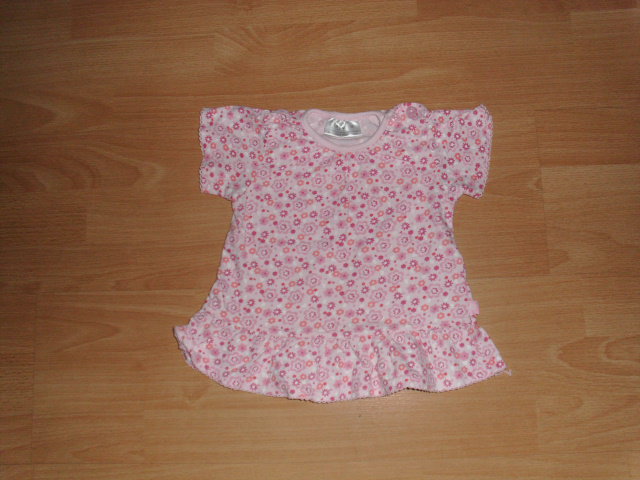 T-Shirt, rosa mit kleinen Blumen, Gr. 86