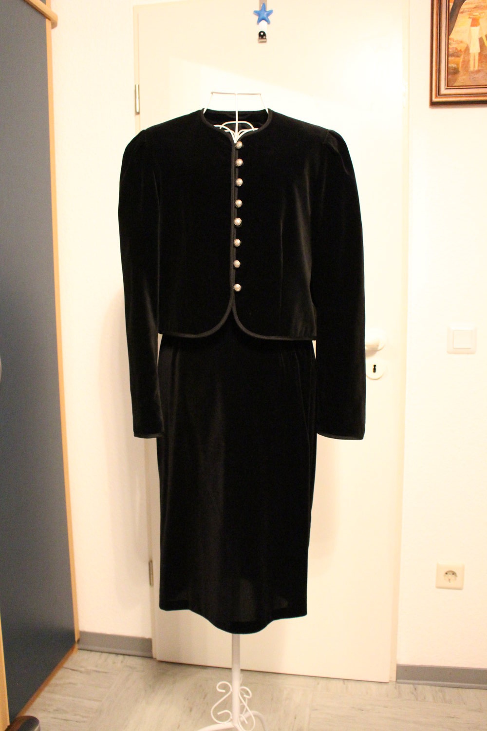 337. Samtrock von Klingel, Gr. 36-38