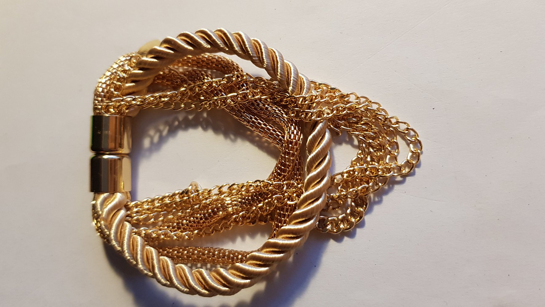 Armband mit Magnetverschluss