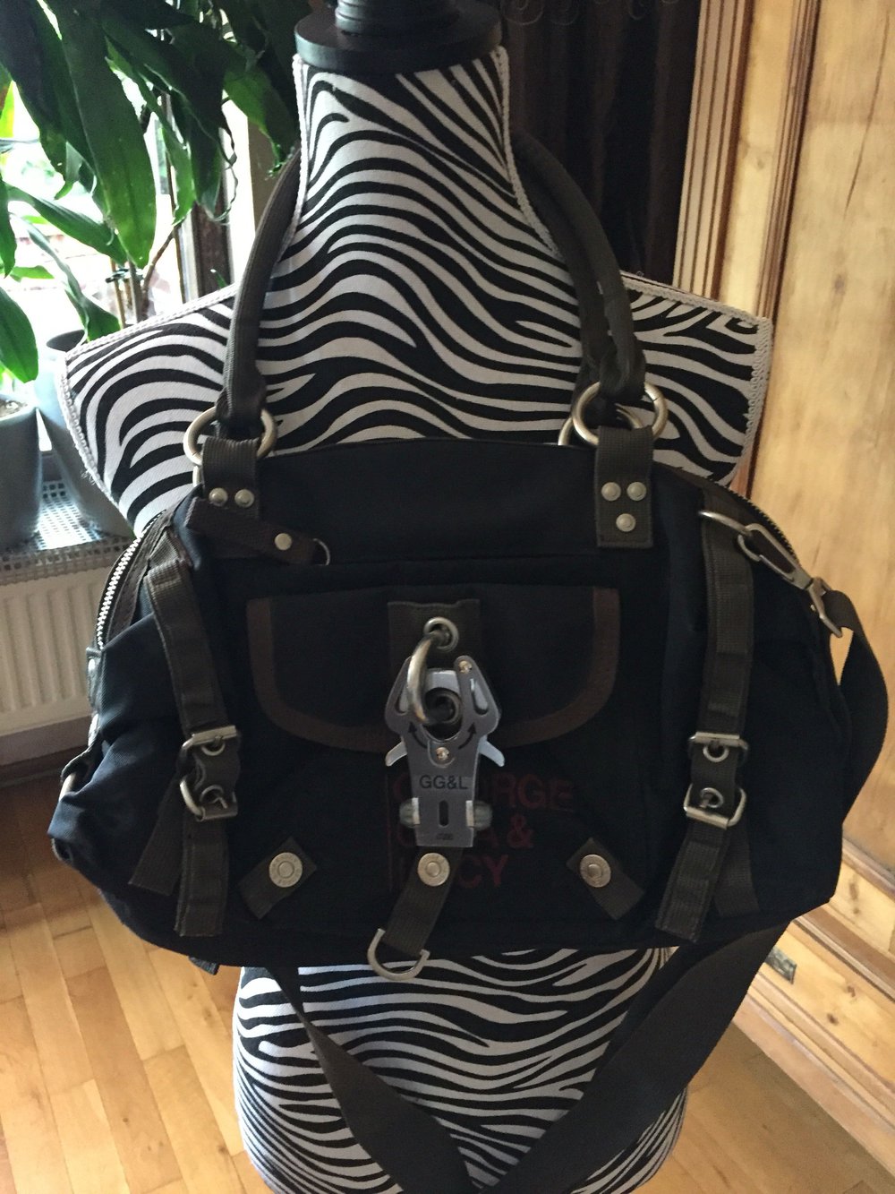 George Gina & Lucy Tasche Modell Paradise Angel schwarz mit braun