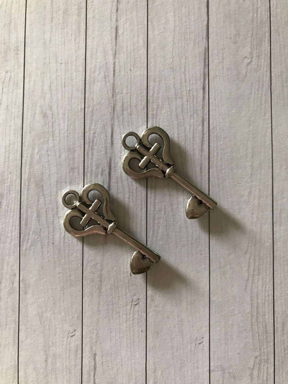 Beiderseitige Schlüssel als Kettenanhänger/Armbänder/Ohrringe 