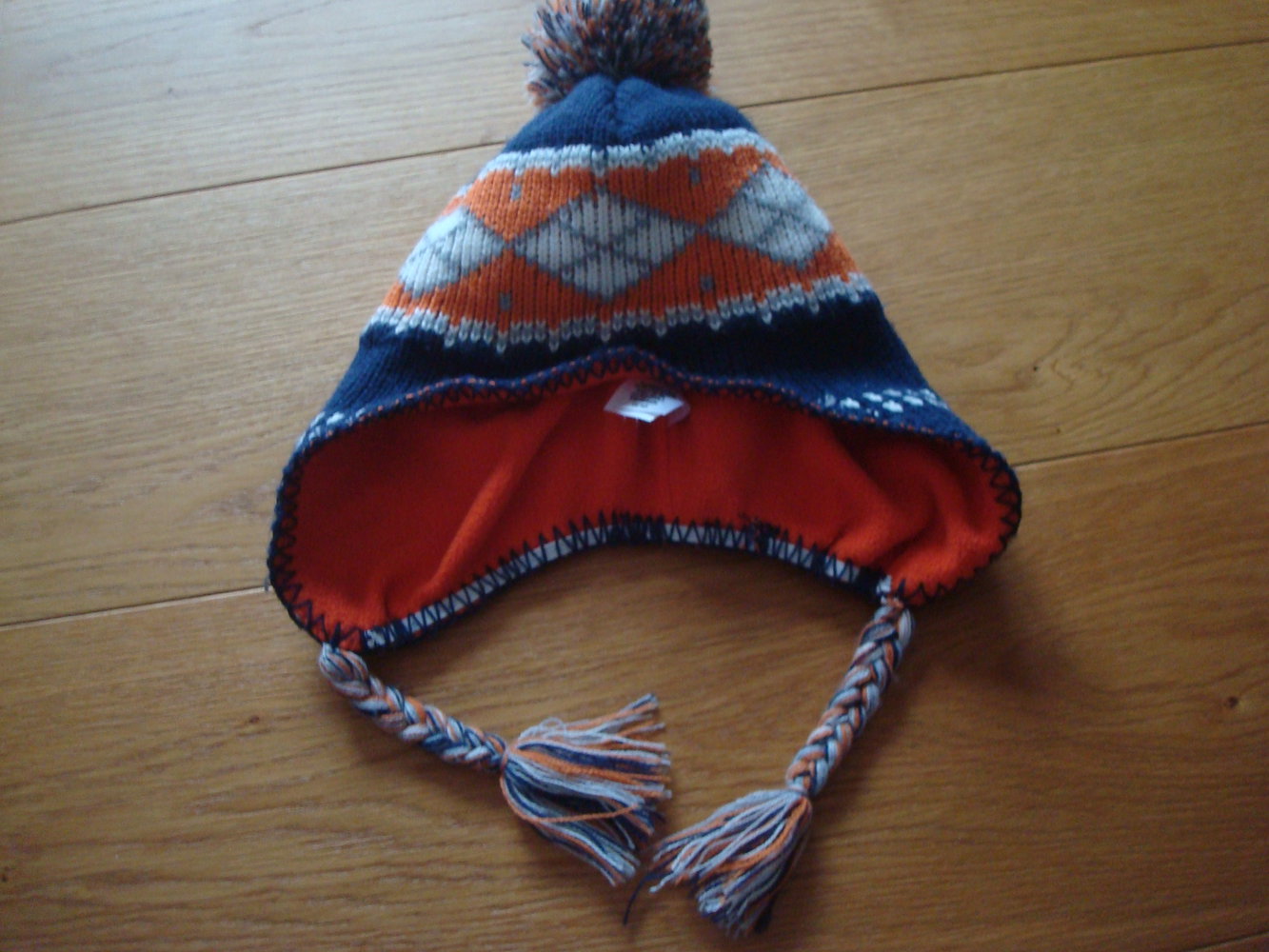 warme Mütze mit Ohrenklappen und Bommel