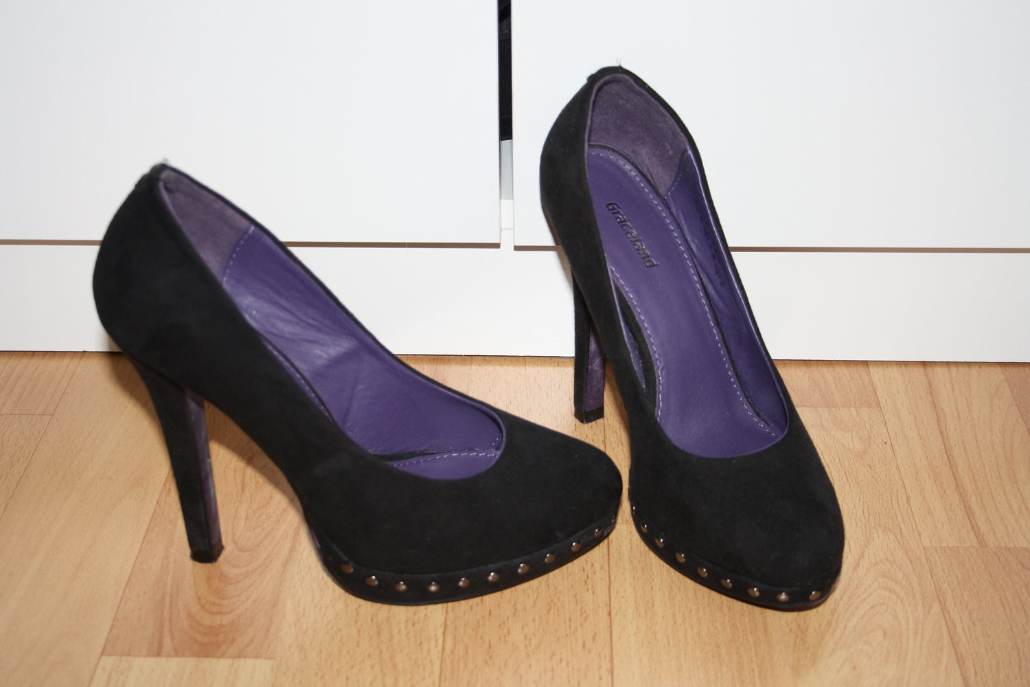 * schwarze Nieten Pumps