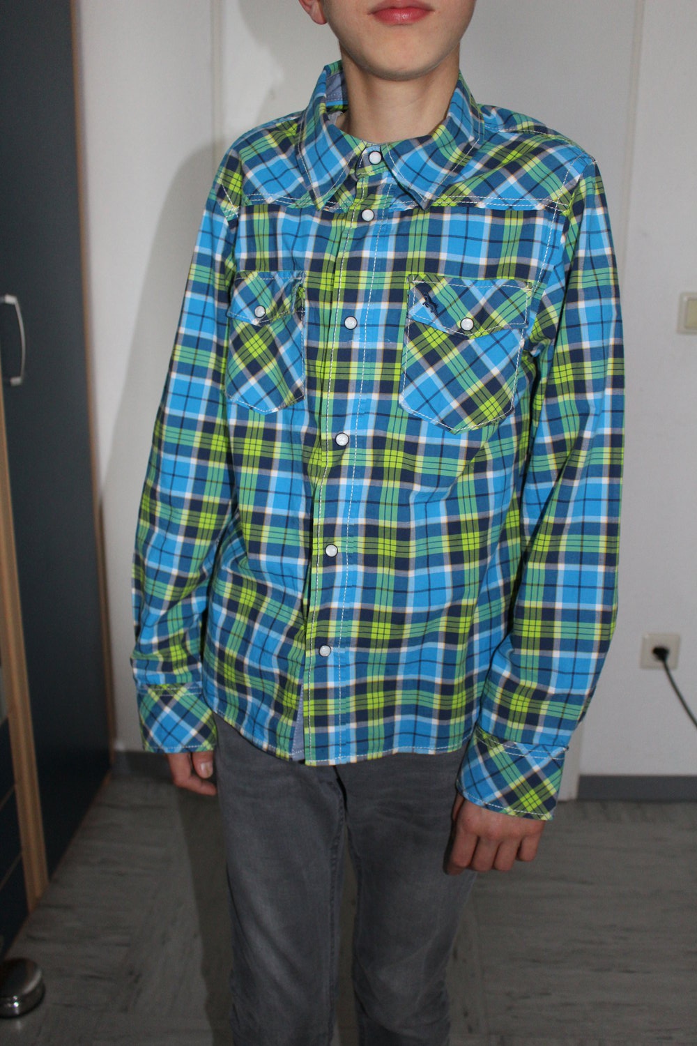 385. Kariertes Hemd von L.O.G.G. /H&M, Gr. 146