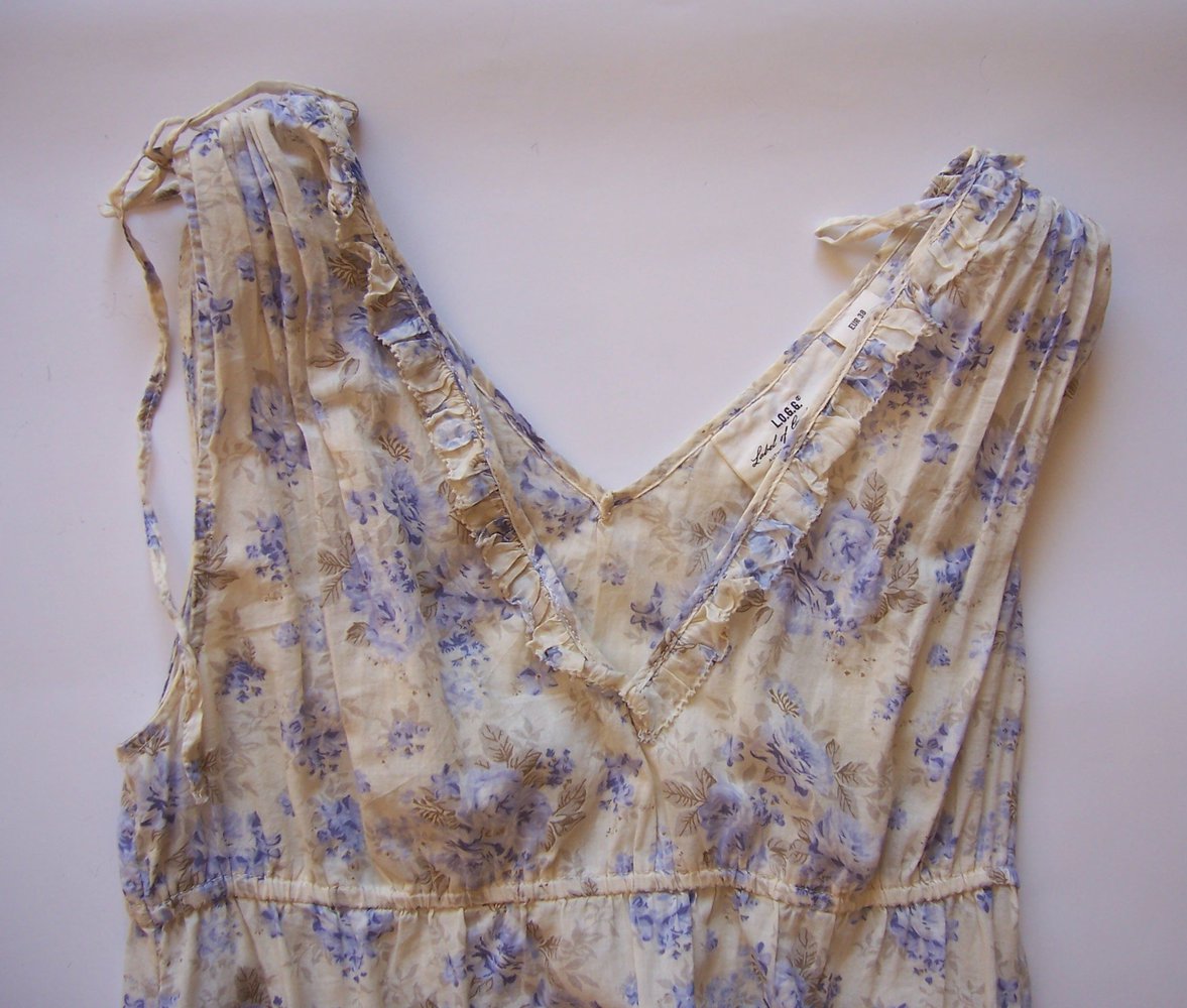 h&m leichtes Sommerkleid mit Blumen, Gr. 38/S, creme/weiß/beige Kleid sommerlich kurz ärmellos knielang, Baumwolle, V-Ausschnitt