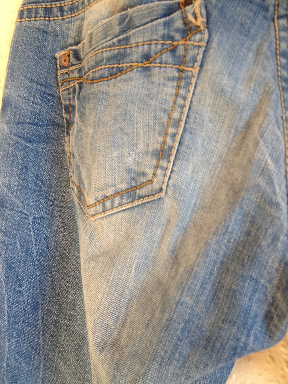 Helle Röhrenjeans (Größe 28)