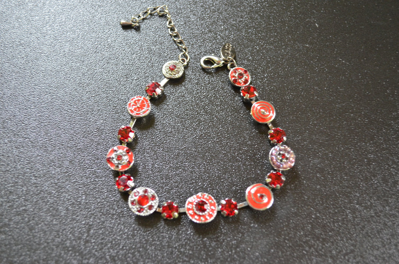 Rot silbernes Armband