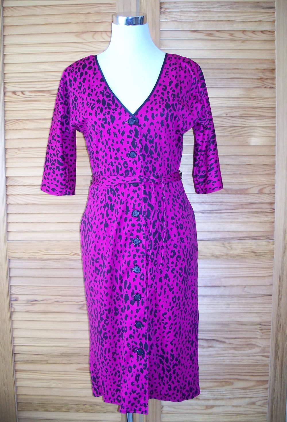 VINTAGE// Knielanges 80er-Kleid mit Leo-Muster pink/ schwarz Gr. 36/ 38