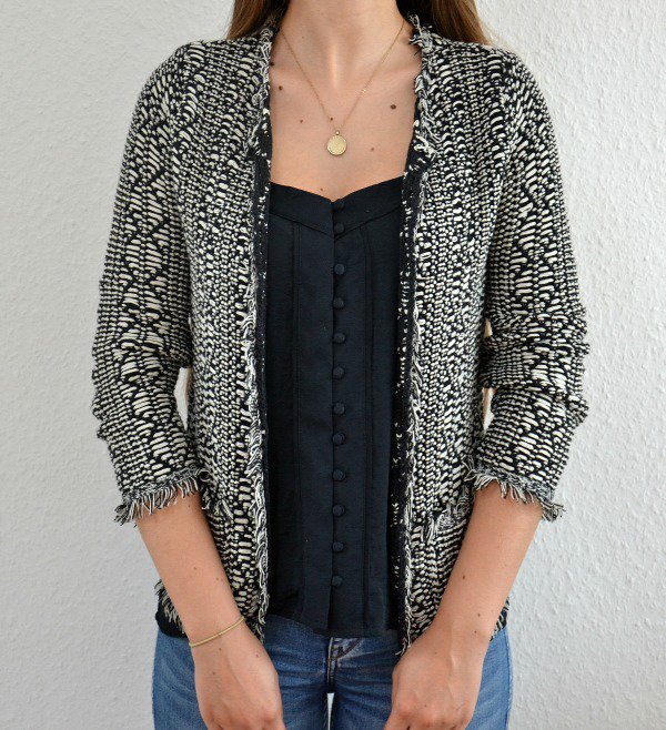 Süße elegante Boucle Jacke Cardigan Jäckchen schwarz weiß Fransen 34 XS