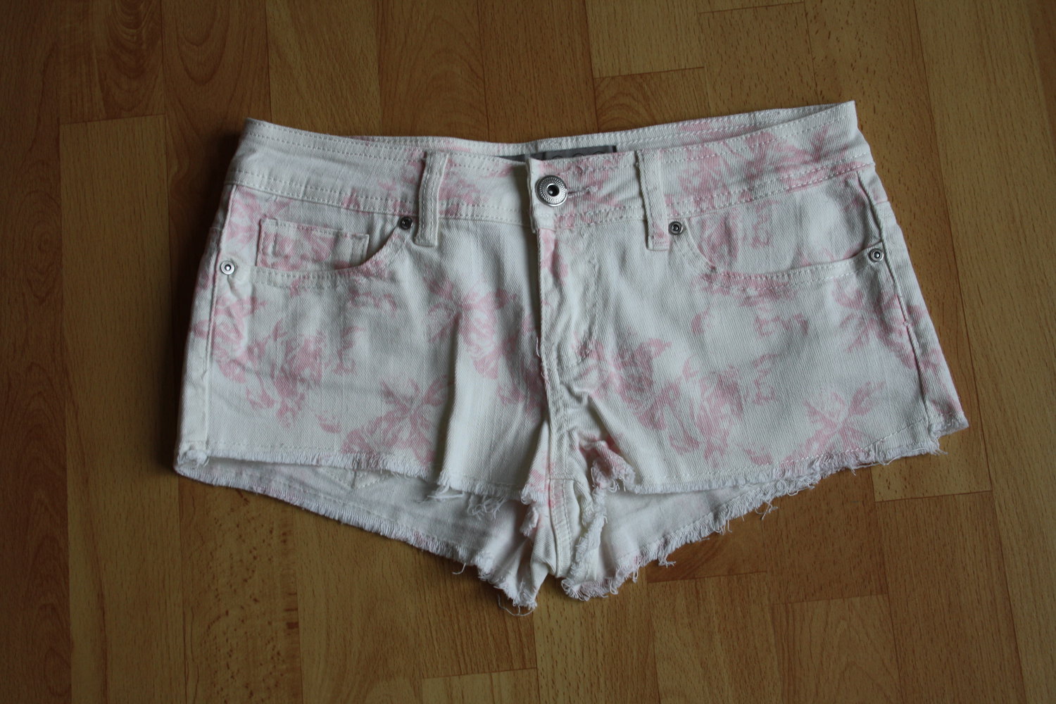 * Shorts weiß mit rosa Print