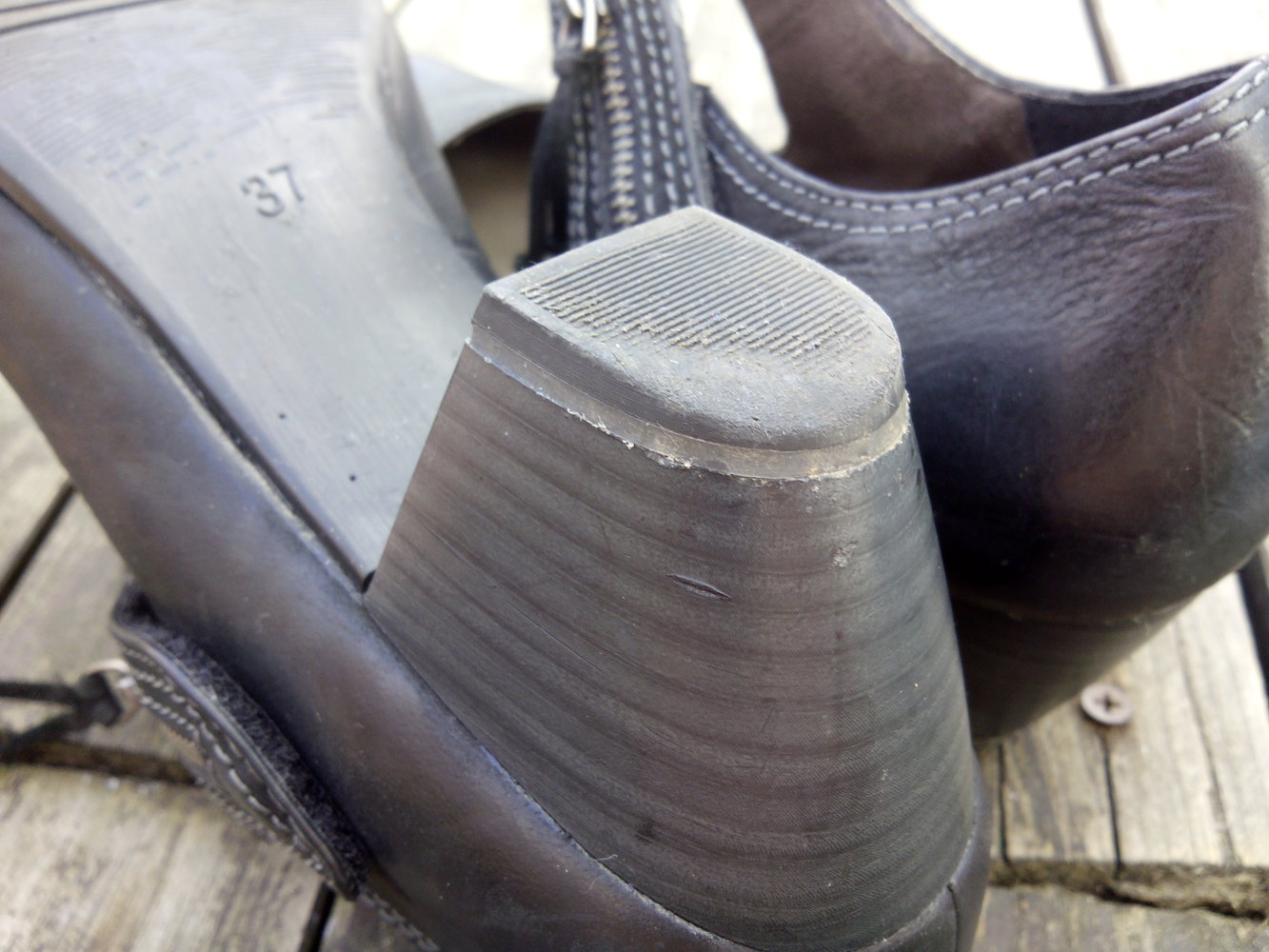 Tamaris Pumps aus Glattleder in Schwarz. Gr.37